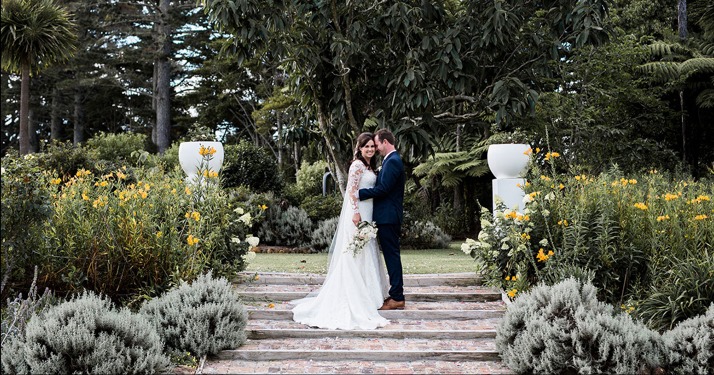 romantic garden for wedding photos