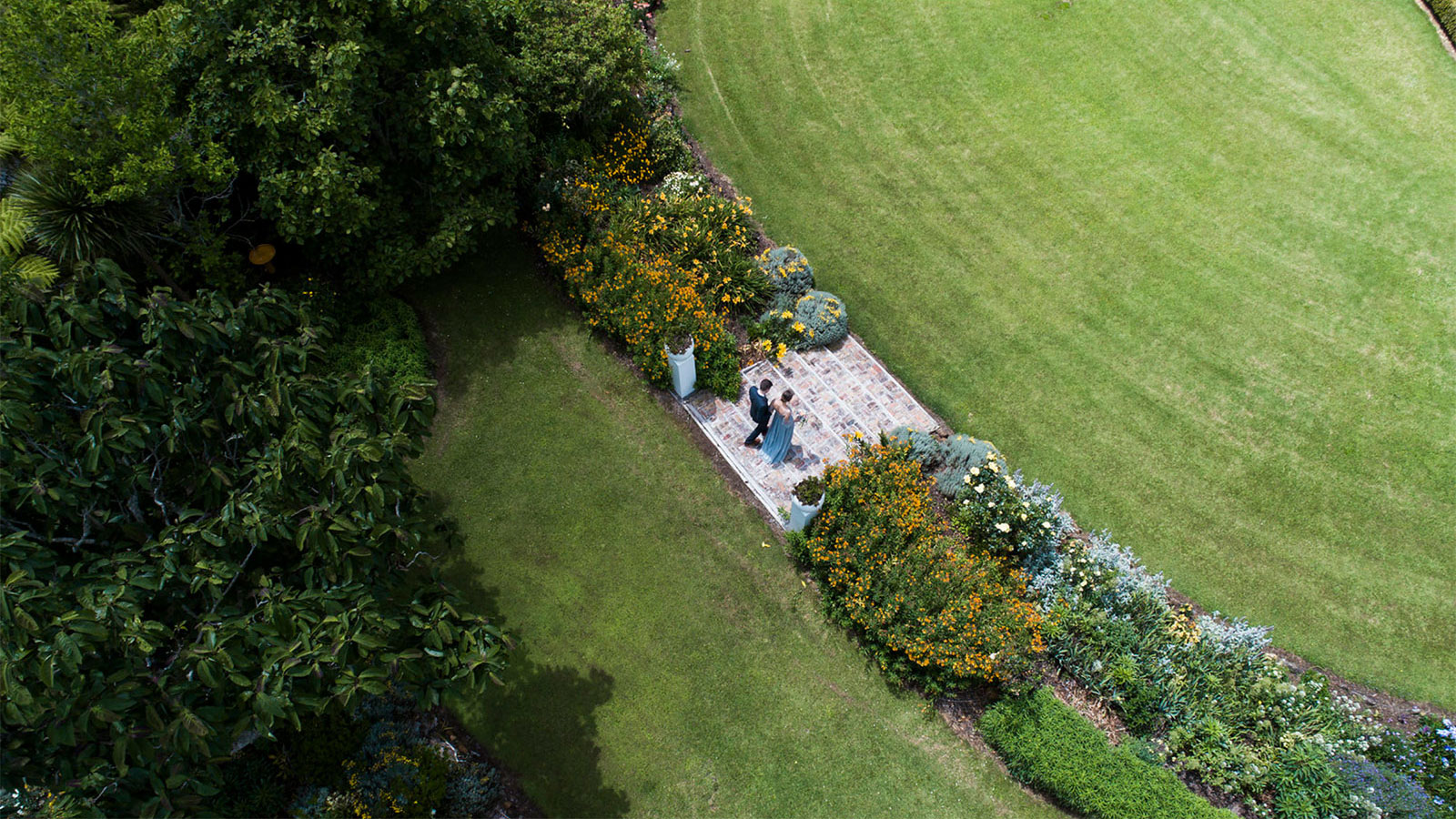 garden steps and flower borders for beautiful wedding photos